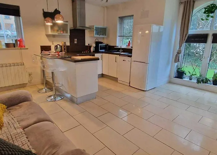 Peaceful & Pet Friendly 200Mtrs To Dundrum Centre