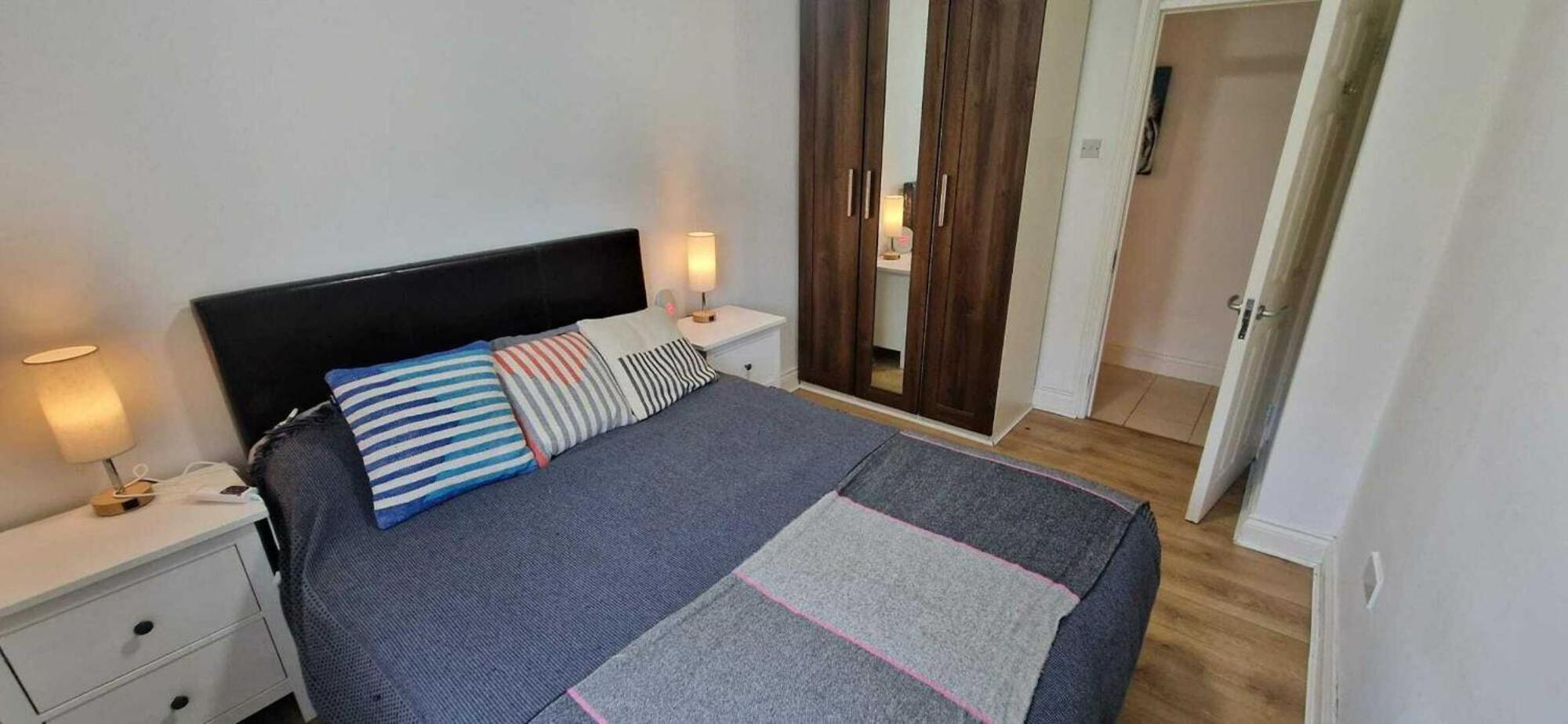 Peaceful & Pet Friendly 200mtrs To Dundrum Centre Apartment